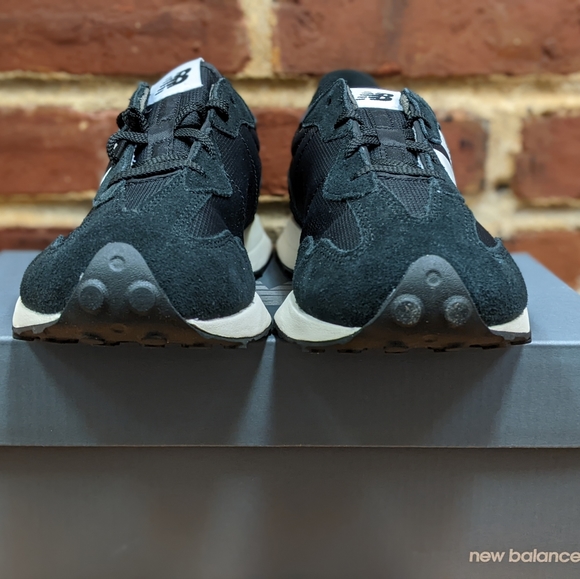 ⚡SOLD⚡NWB New Balance 327 in Black + White (Wmn's 8/Kids 6.5) - Picture 6 of 9